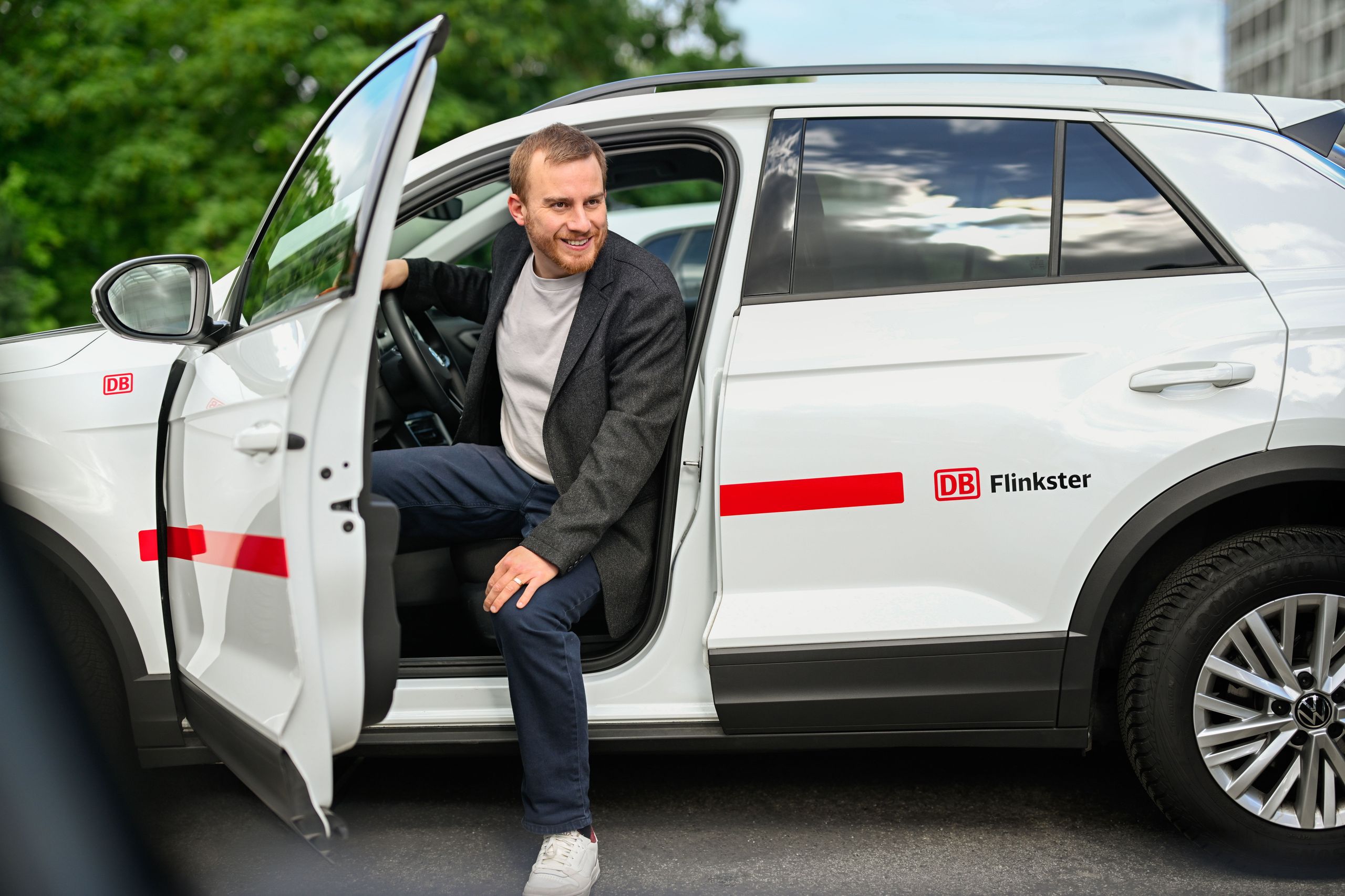 Man looks out of Flinkster vehicle