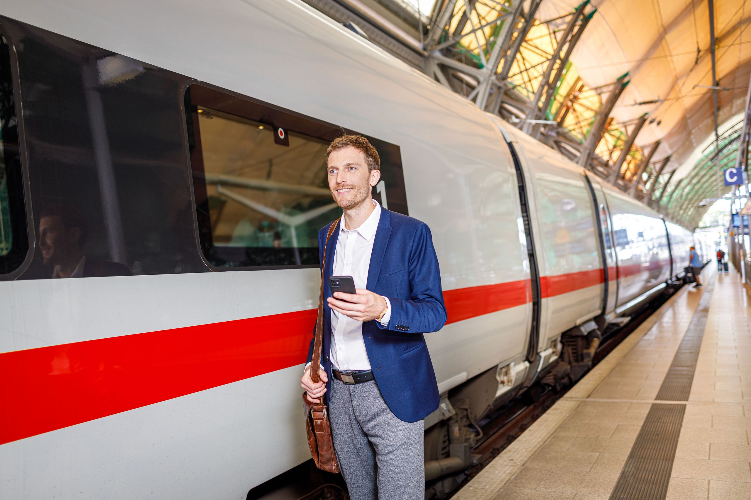 Mann vor dem ICE